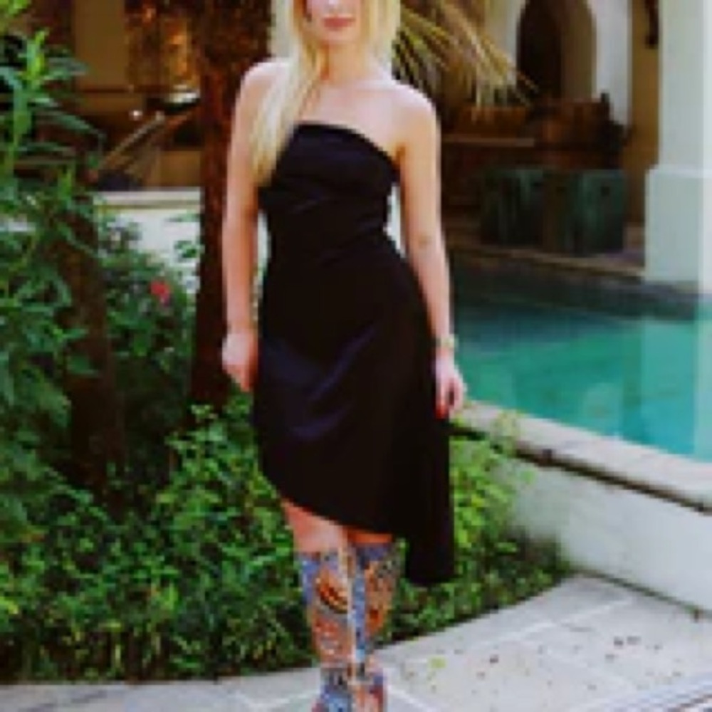 Elegant Black side ways Strapless Dress medium